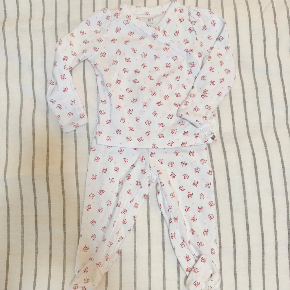 Adorable Baby‎ Clothing Sets in Pink and White Bundles